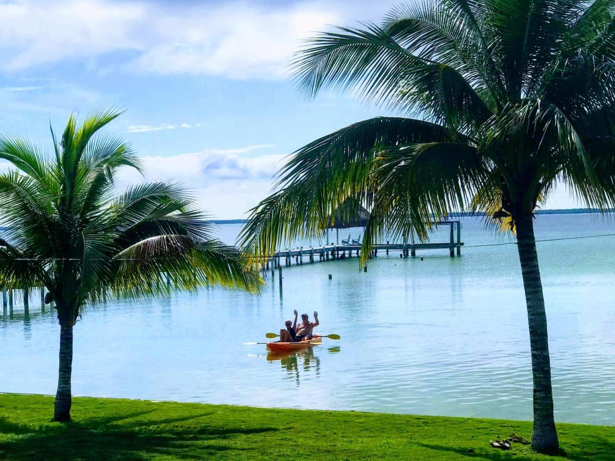 Tilt-Ta-Dock Resort Belize Корозал Екстериор снимка