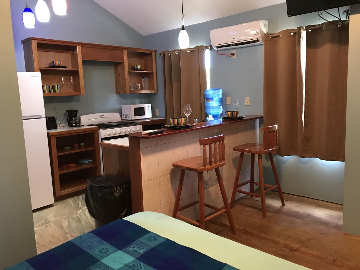 Tilt-Ta-Dock Resort Belize Корозал Екстериор снимка