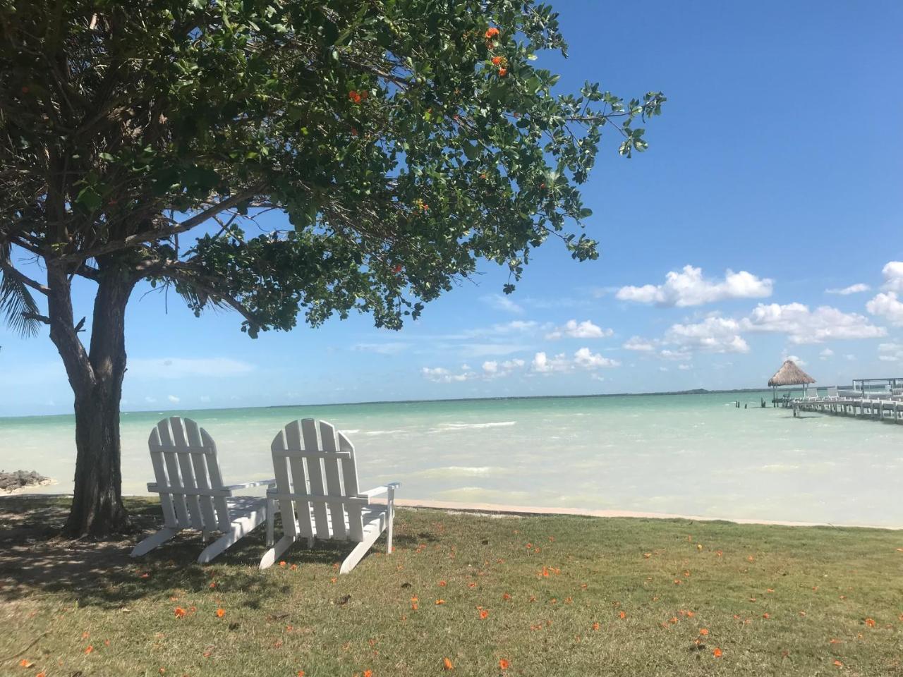 Tilt-Ta-Dock Resort Belize Корозал Екстериор снимка