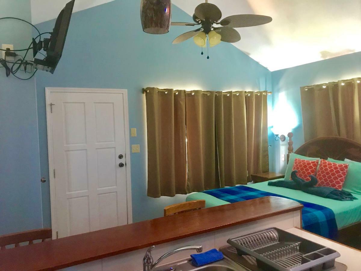 Tilt-Ta-Dock Resort Belize Корозал Екстериор снимка