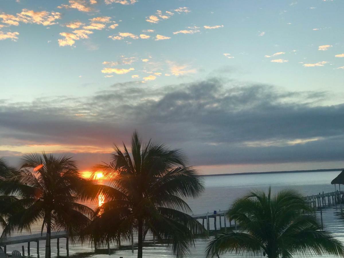 Tilt-Ta-Dock Resort Belize Корозал Екстериор снимка