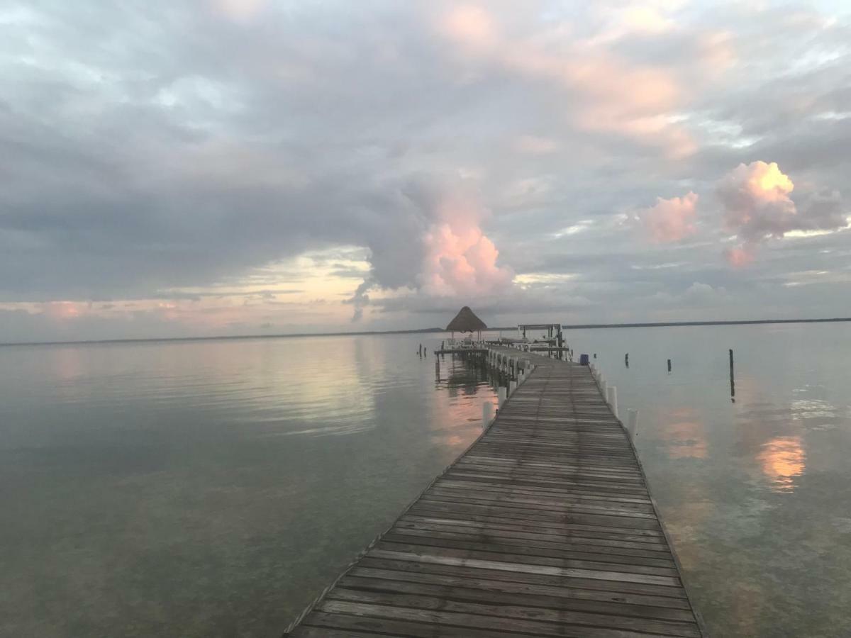 Tilt-Ta-Dock Resort Belize Корозал Екстериор снимка
