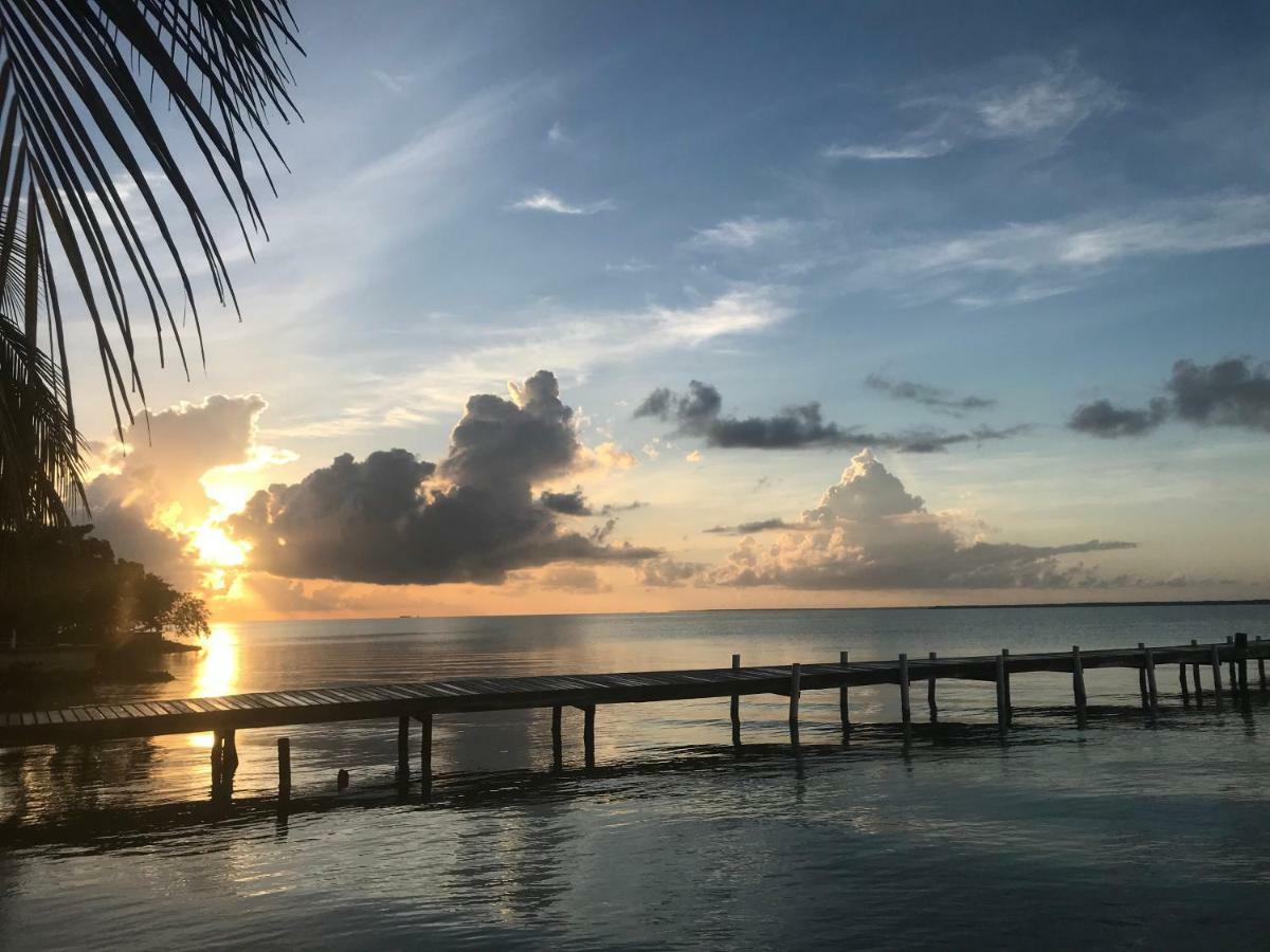 Tilt-Ta-Dock Resort Belize Корозал Екстериор снимка